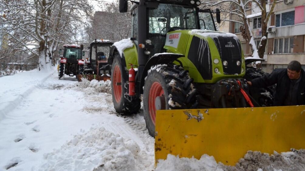 В София над 110 снегопочистващи машини са в готовност като