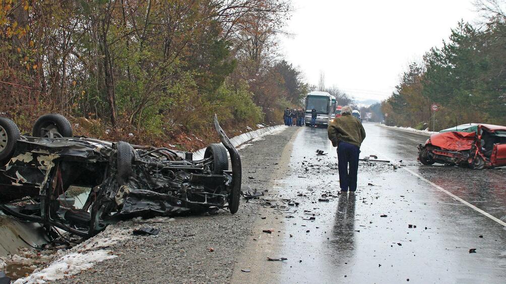 Тежък пътен инцидент е възникнал на стария път между Пазарджик