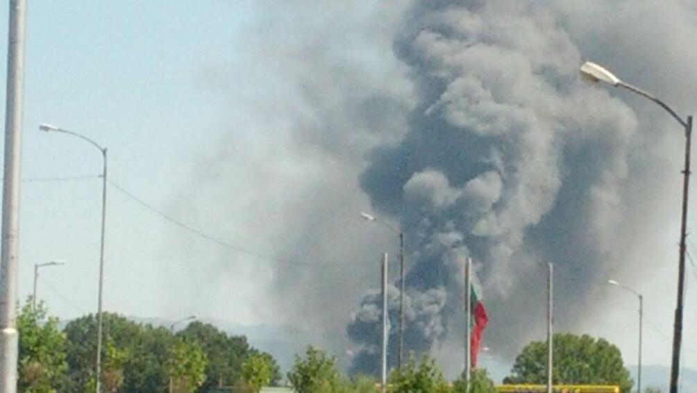 Голям пожар в бургаския жилищен квартал Изгрев Пламъците са избухнали