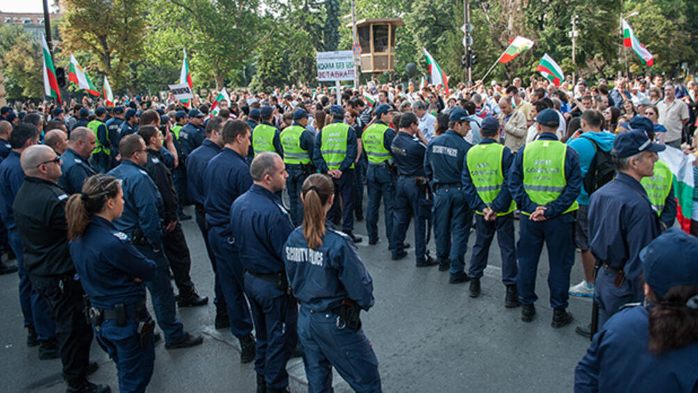 След серията от полицейски протести беше обещан скок на заплатите