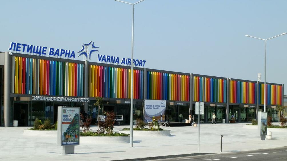 Извънредна ситуация спря работата на летище Варна в снощи вечерта.