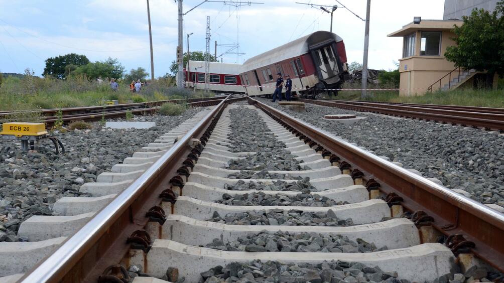 Десетки бяха ранени при две влакови катастрофи в Австрия и