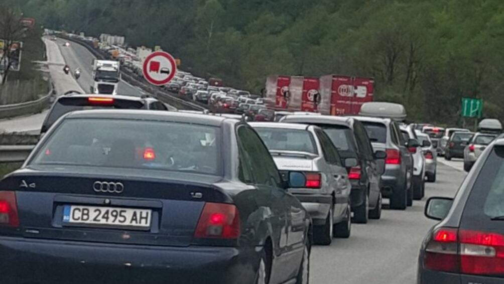 100 хил автомобила ще напуснат днес София очакват от КАТ