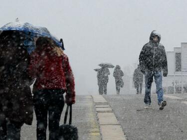 Първият сняг затрудни трафика в Гърция 