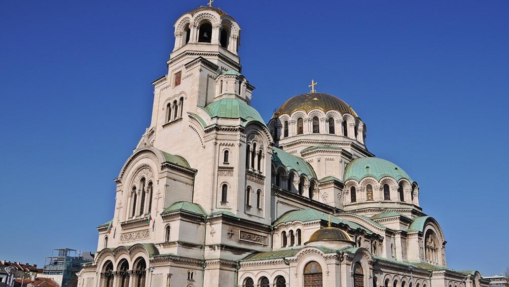 Започна празничната литургия в столичната катедрала Св. Александър Невски”. Тя