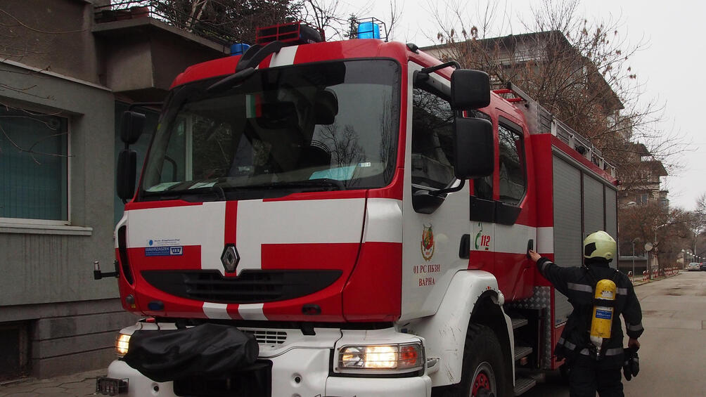 Стар жилищен блок в Бойчиновци се е подпалил на Бъдни вечер съобщават от
