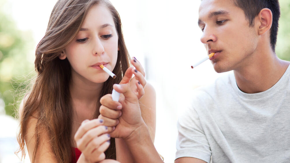 Цигарите и алкохолът ще бъдат с нови бандероли съобщава bTV Тютюневите
