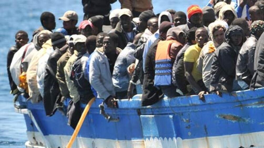 64 мигранти са изгубили живота си през уикенда при корабокрушение