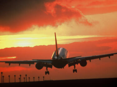 Въздушният транспорт със 7% повече пътници през май