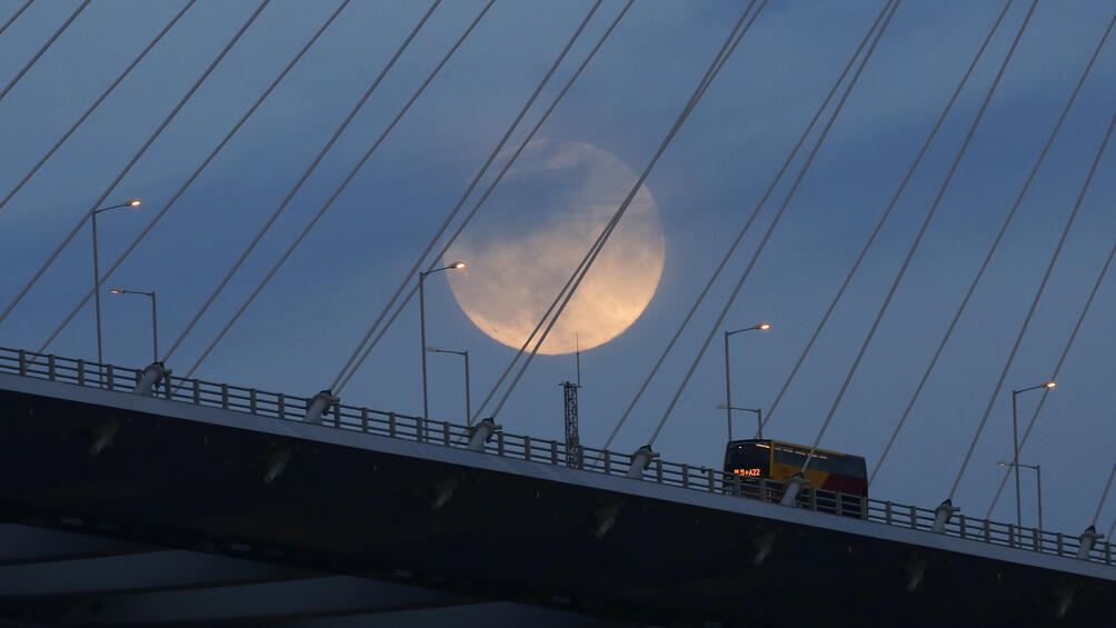 Предстои първото лунно затъмнение за годината и то е пълно