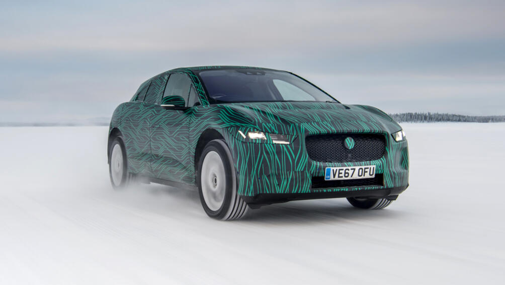 Изцяло електрическият I PACE на Jaguar обещава да предложи както бързо