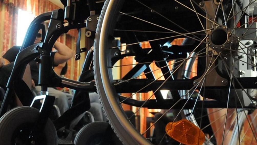 Лице с увреждане заменя инвалид в българските закони наредби и