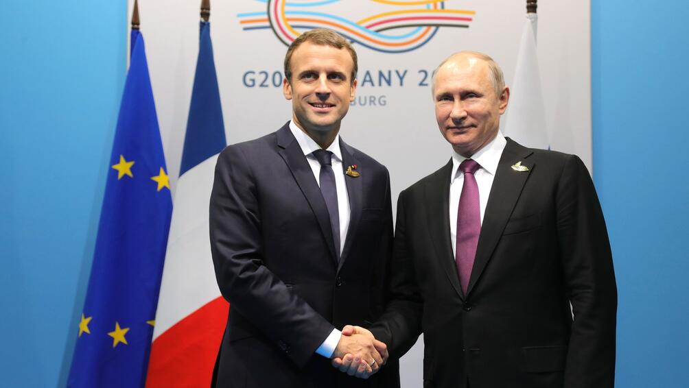 Френският президент Еманюел Макрон призова руския си колега Владимир Путин