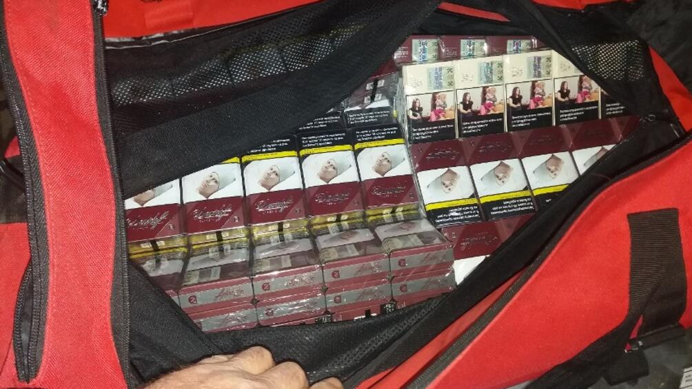 Над 300 кг контрабанден тютюн и близо 11 000 къса