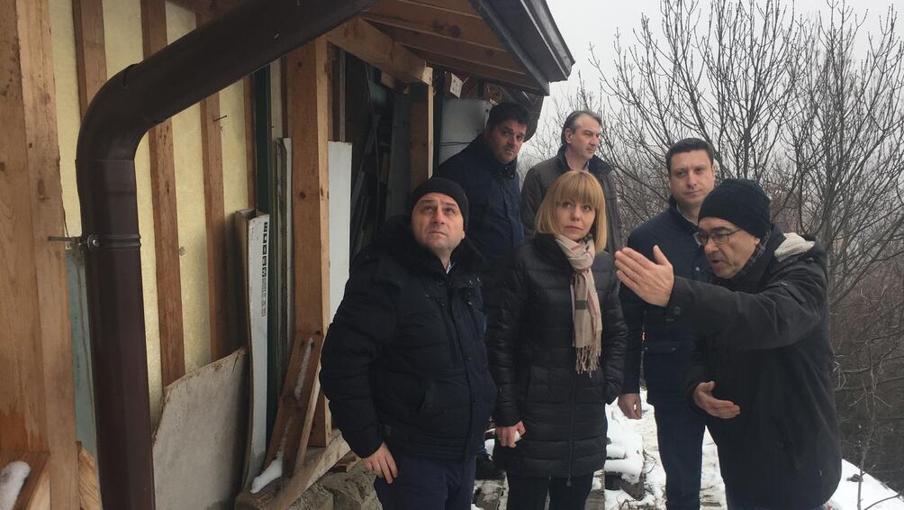 Кметът на София Йорданка Фандъкова посети на място образувалото се
