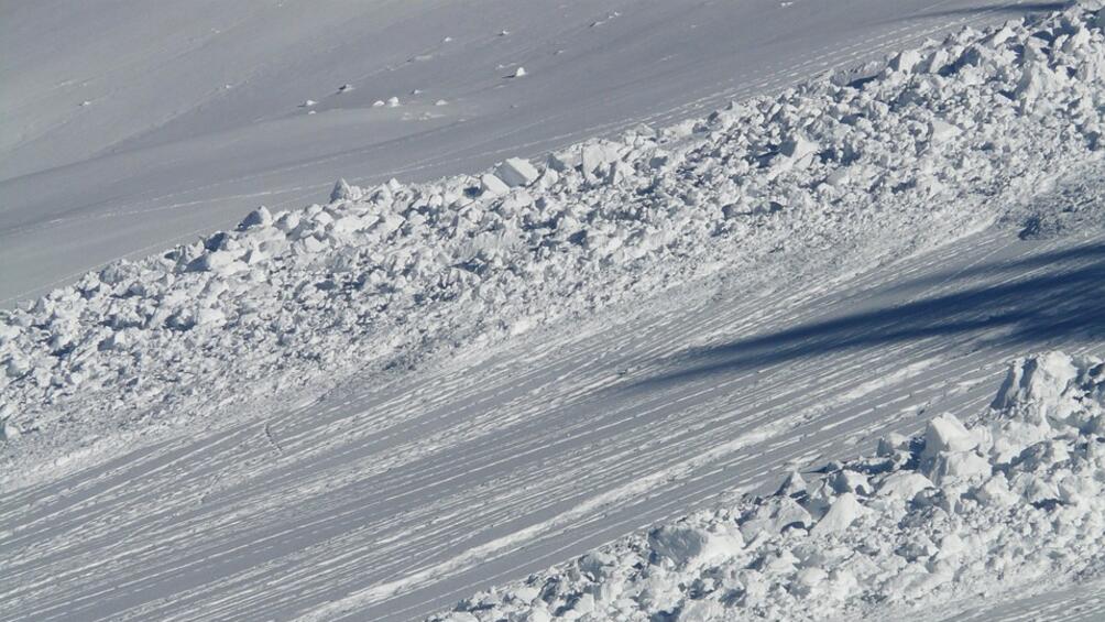 Сноубордист е бил спасен след паднала лавина над Банско Той