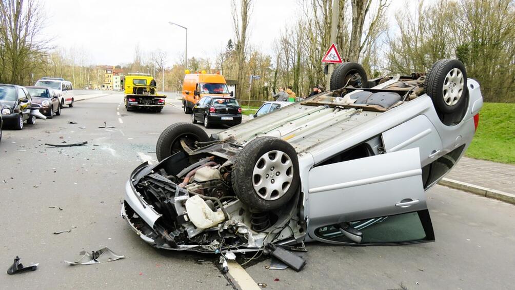 Повече от 10 автомобила се удариха при верижна катастрофа, станала