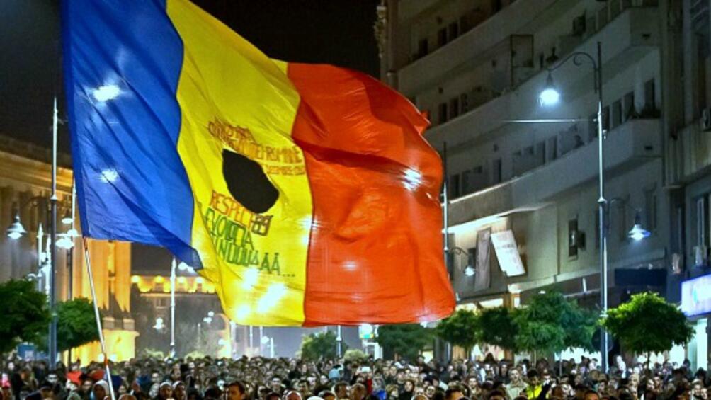 В Румъния тоново има масови протести Хиляди излязоха по улиците