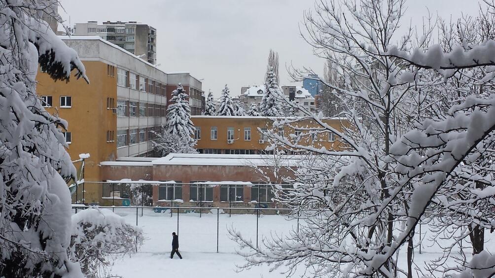Суровата зима и проблемите които докара затвориха близо 1000 училища