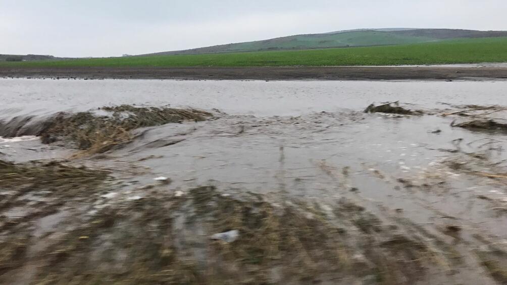 Наводнения заляха села и земеделски земи в Северозападна България. Въпреки