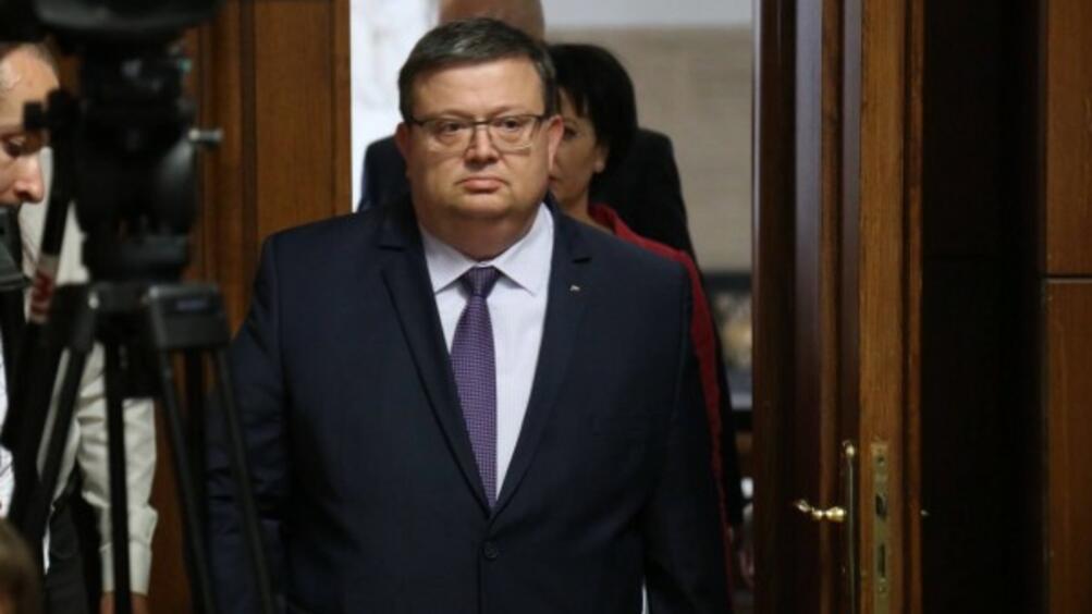 Главният прокурор Сотир Цацаров отправи искане до Конституционния съд КС