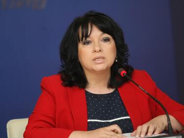 Петкова: Не правителството е органът, който да обясни финансирането на сделката за ЧЕЗ