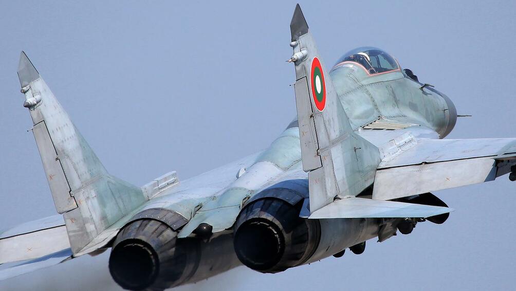 Русия отново поема поддръжката и ремонта на изтребителната ни авиация