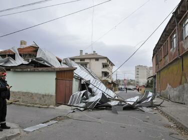 Вятър от над 160 км/ч отнесе покриви във Враца