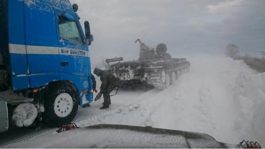 Заради обилния снеговалеж и силния вятър 7 села в Шуменска