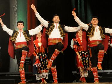 Фолклорът ни събра българи от цял свят в Лондон