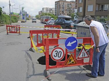 25 екипа ремонтират пътната настилка в столицата
