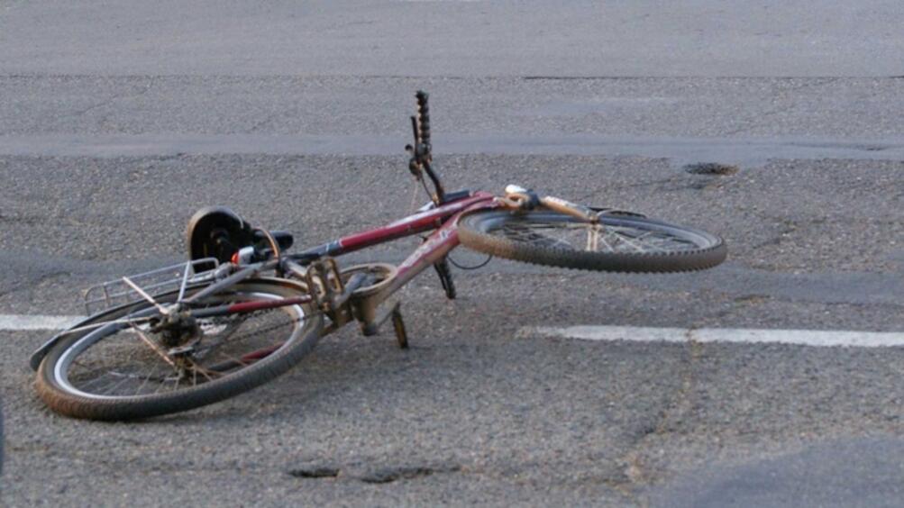 Велосипедист пострада тежко, след като бе блъснат от ТИР на