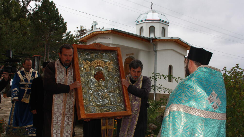 На втория ден след Великден по традиция от Бачковския манастир