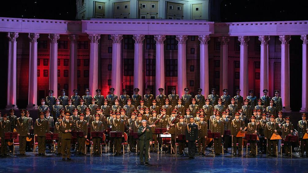 Част от концерта на Софийския свещенически хор с диригент отец