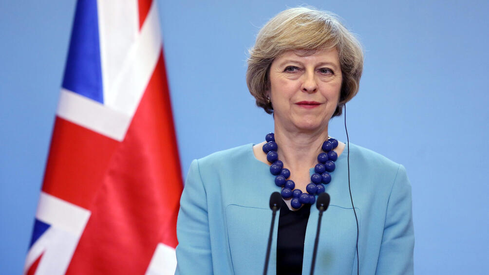 Във Великобритания премиерът Тереза Мей свиква спешна среща на кабинета