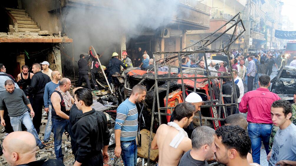 Жителите на Дамаск излязоха на протест срещу военните удари предаде