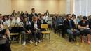 Ученици питат вицепрезидента как да останат в България при 500 лева заплата