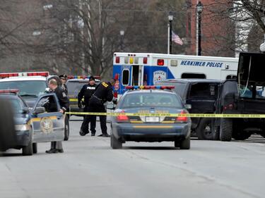 Трима загинали и четирима ранени след стрелба в САЩ