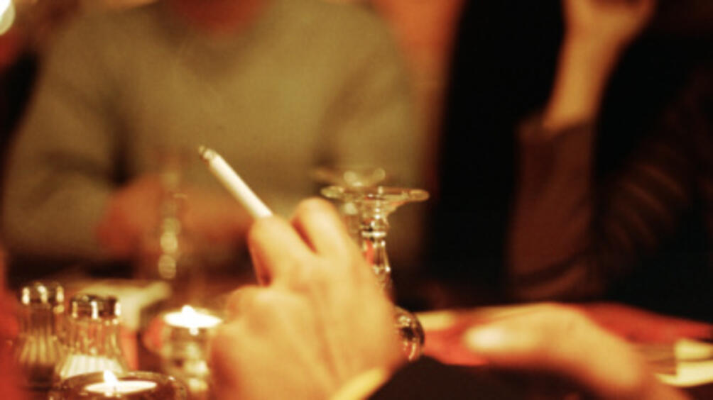 Около 47 българи на ден започват да пушат, а други