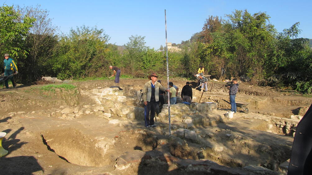 Премиерът Бойко Борисов инспектира археологическите разкопки по трасето на лот