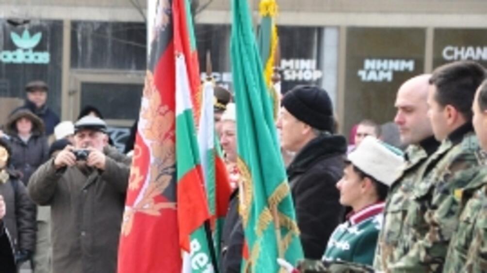 Мелнишкият епископ Герасим освети бойните знамена и Знамената светини в Деня
