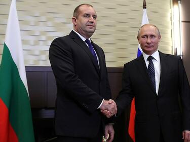 Радев прикани Борисов да продължи неговата линия в преговорите с Путин