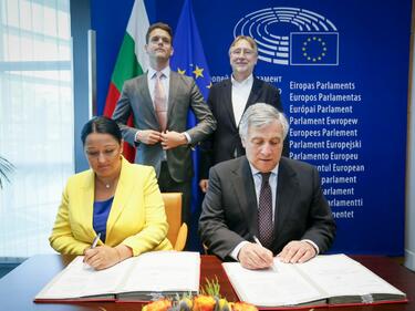 Павлова и Таяни подписаха 15 европейски законодателни акта
