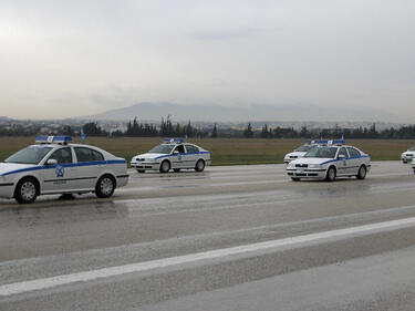 Кола с мигранти катастрофира в Гърция, загинаха деца