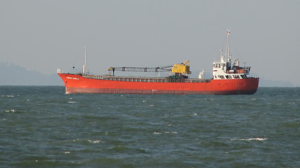 Турският товарен кораб Хакса е претърпял авария в района на