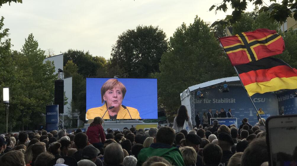Германският вътрешен министър Хорст Зеехофер даде на канцлера Ангела Меркел