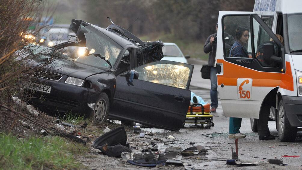 Линейка предизвика верижна катастрофа на пътя Банско Гоце Делчев в района