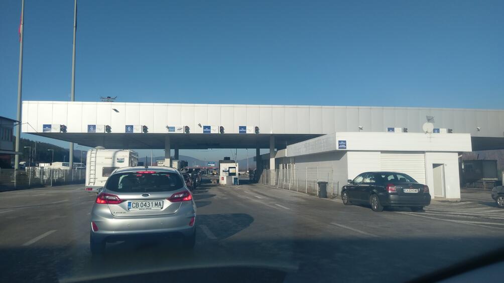 Стотици автомобили чакат в момента на сръбско българската граница при ГКПП