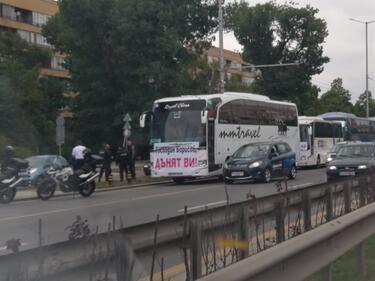 Нов протест на превозвачите блокира част от центъра на София