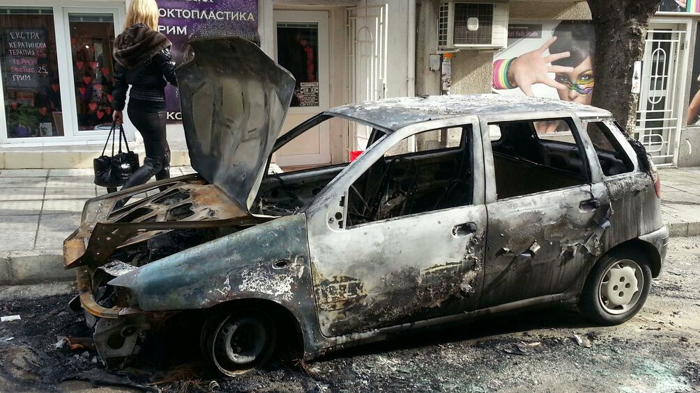 Няколко автомобила горяха рано тази сутрин в столичния кв Манастирски